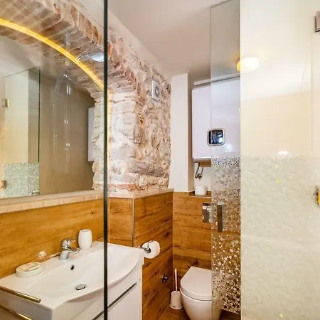 Konukevi Idassa Palace Zadar